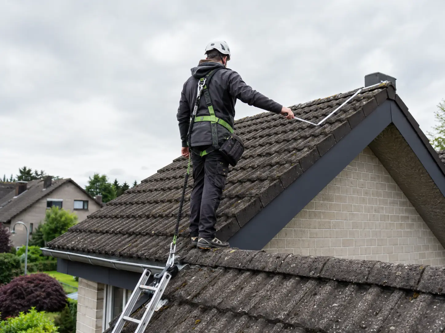 Technische Prüfung eines Hausdachs für Photovoltaik