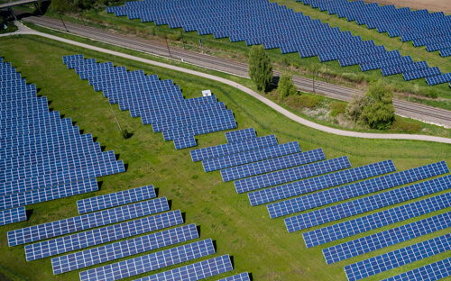 Solarparks und Großanlagen | Beitragsbild/Social Solaranlage in Düsseldorf